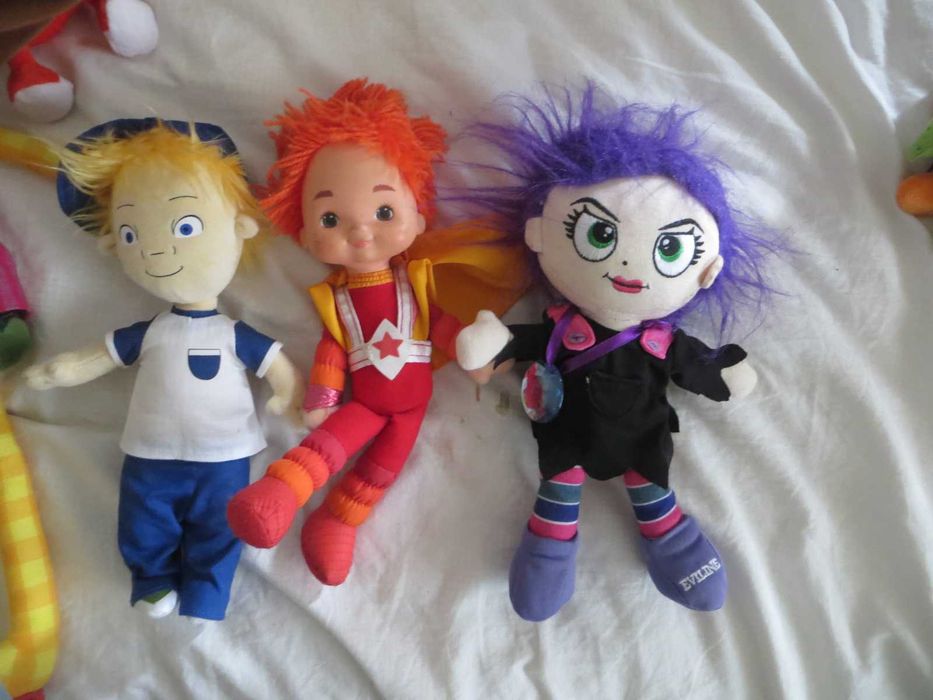 Плюшени играчки с любими приказни и анимационни герои