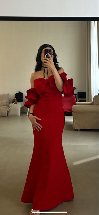 Вечернее красное платье в пол