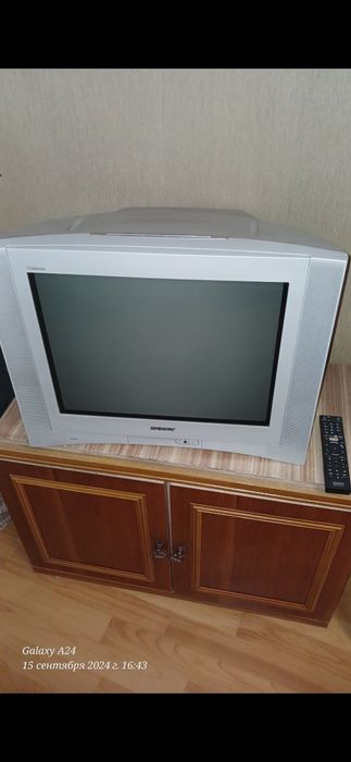 Два рабочих телевизора