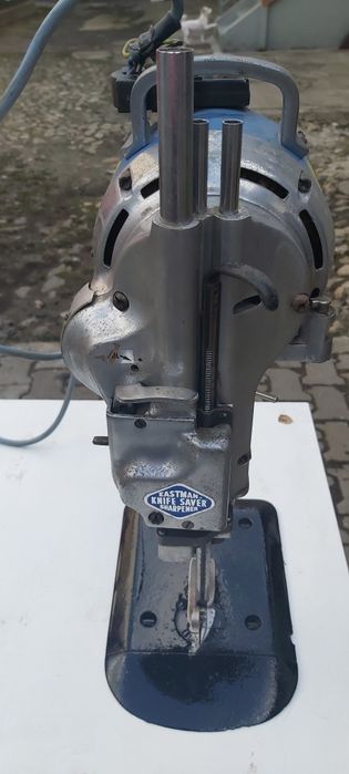 Vând mașină de croitorie