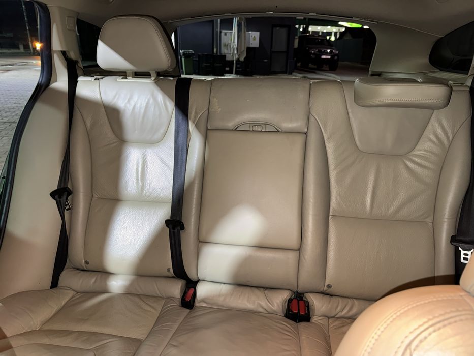 se vinde Volvo v60 D3