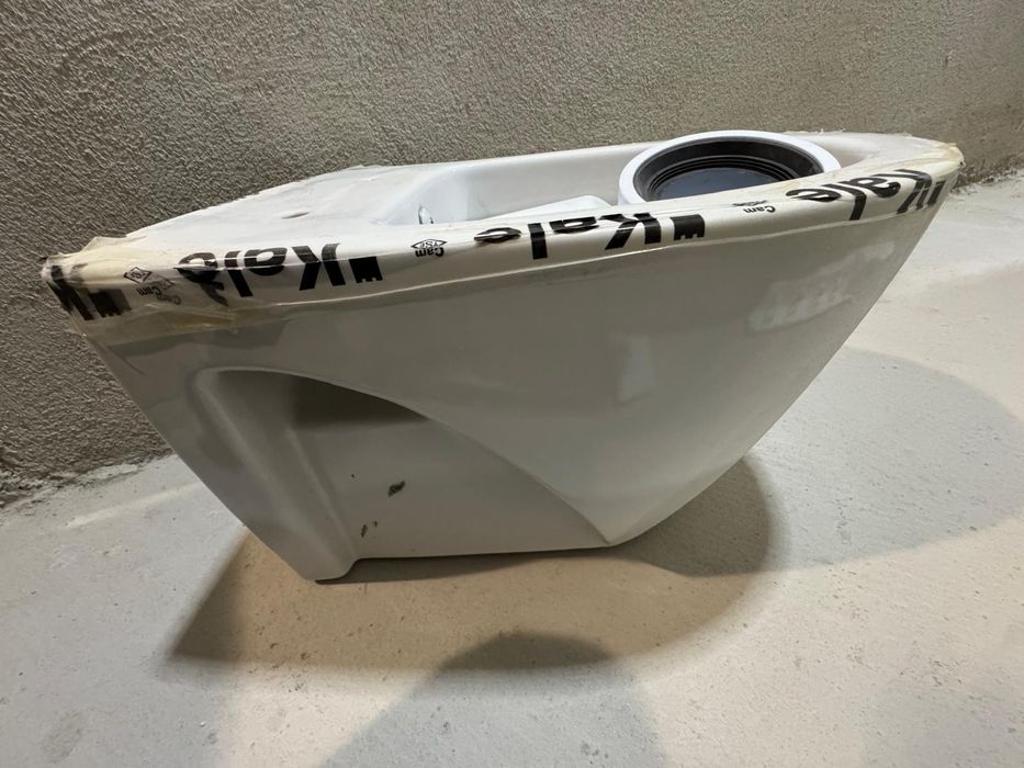 Нова туалетна чиния