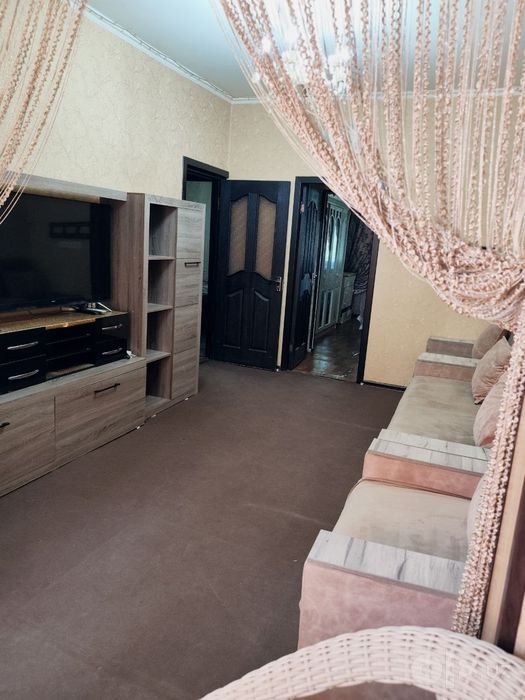 Срочно продам Чиланзар 3 квартал 3/3/4 балкон 1.5×3  мебель + техника