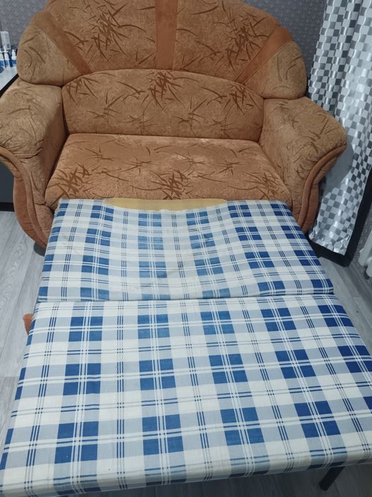 Продам не дорого мини диван.