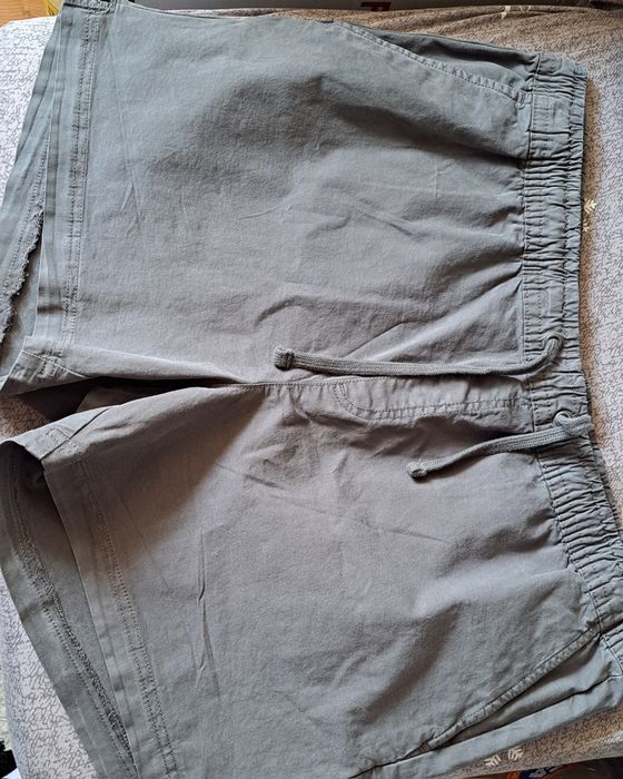 Pantaloni scurți de barbati