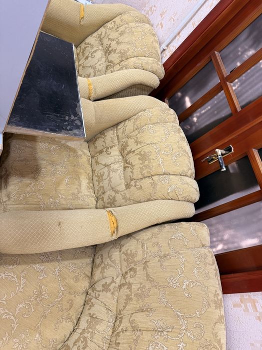 Divan kreslo sotiladi