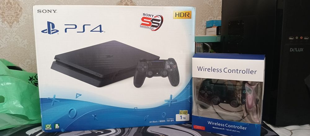 Продается PlayStation4 slim1 tb с двумя джойстиками