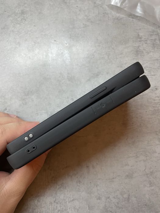 2 калъфа за Iphone 13 Pro чисто нови за 8лв