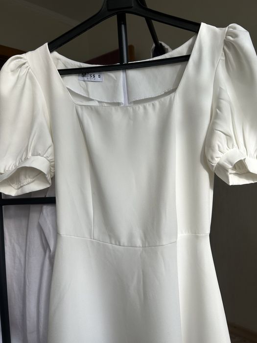 Белое миди платье