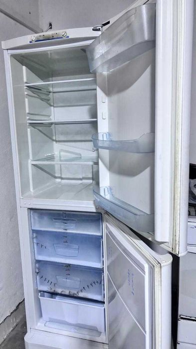 Продам Холодильник Indesit за 50000 тенге