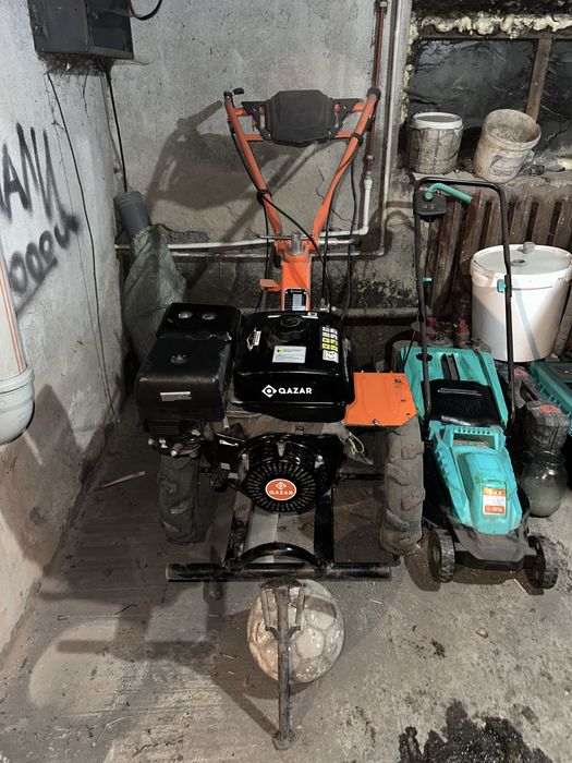 Продам мотоблок 9 Л.С Бензин