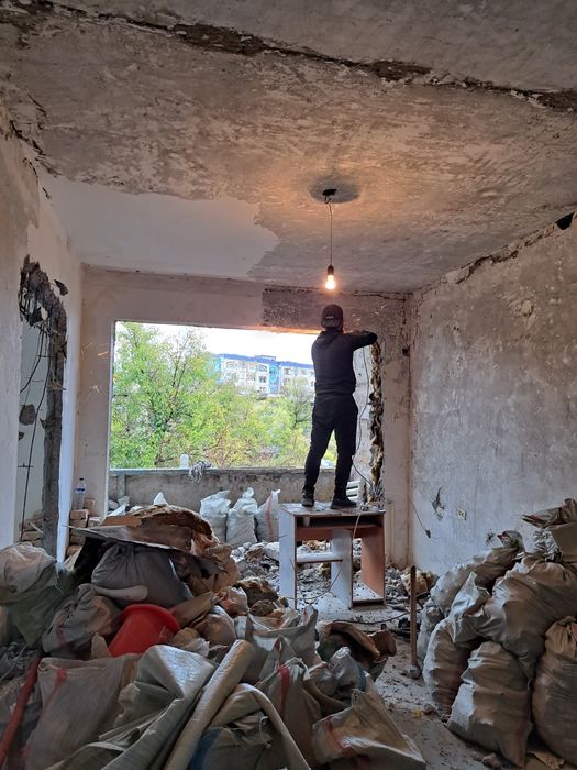 Демонтаж квартир работаем по городу Копаем подвал