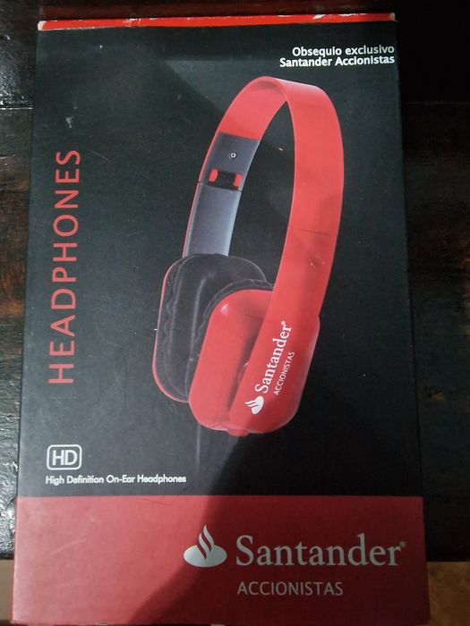 Casti cu fir pentru muzica etc.