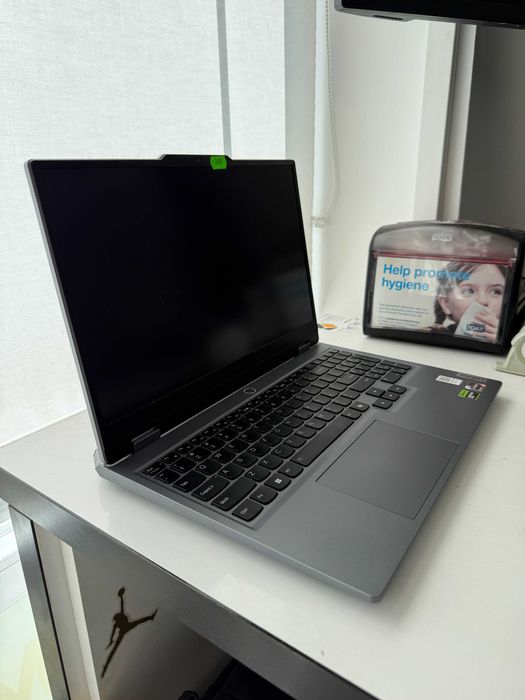Laptop Lenovo Gaming LOQ Ryzen 5 7235HS 15.6 FHD  24 GB SSD 512 GB  RTX 3959 6 GB Garantie 24 luni CahBox