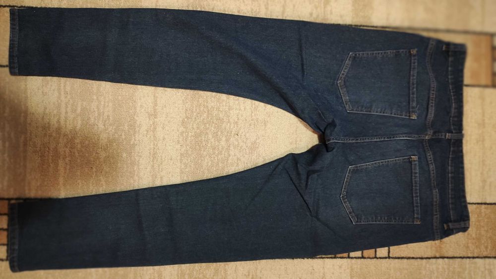 Нови дънки, вталени