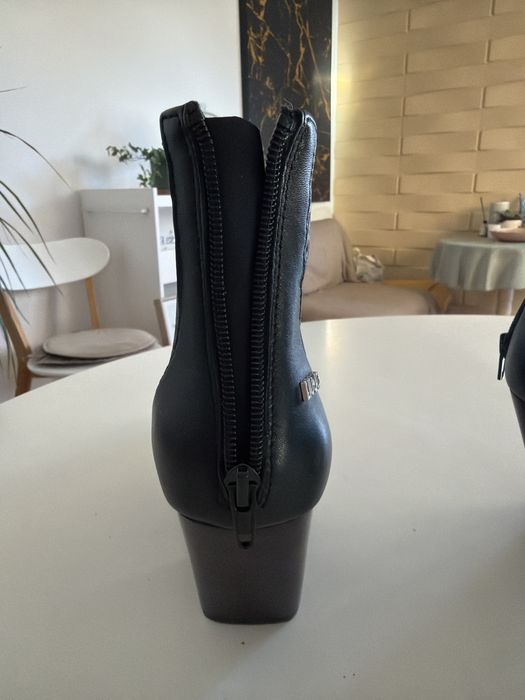 Botine negre din piele LiuJo