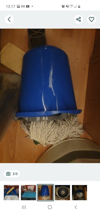 Strecuratoare mare, tigaie si ibric vechi, tocator, obiecte plastic