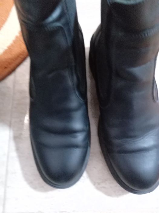 Vând ghete pentru femei din piele numărul 40