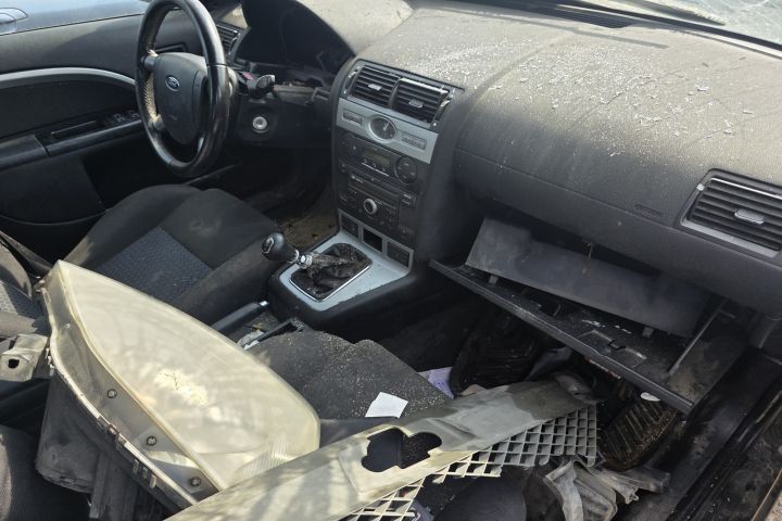 Lampa / Tripla stop dreapta pe aripa Ford Mondeo MK3 (facelift)