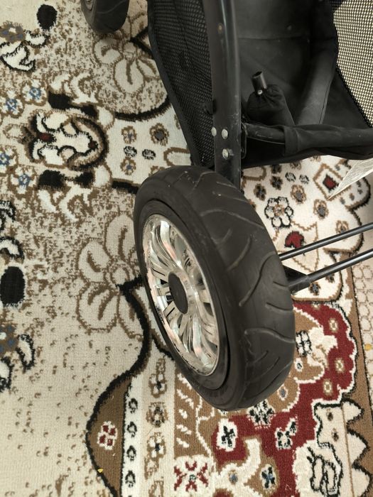 Коляска черная мощная