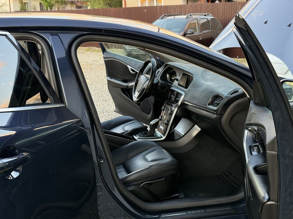 Volvo V40 2.0 12/2012 Euro 5 150 CP AUTOMAT SE POATE IN RATE