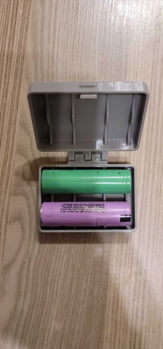 Кутия за батерии 18650