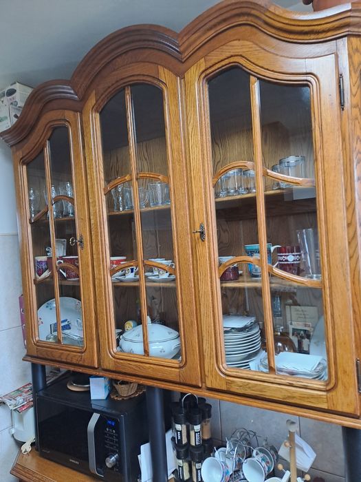 Vând mobila de bucătărie.