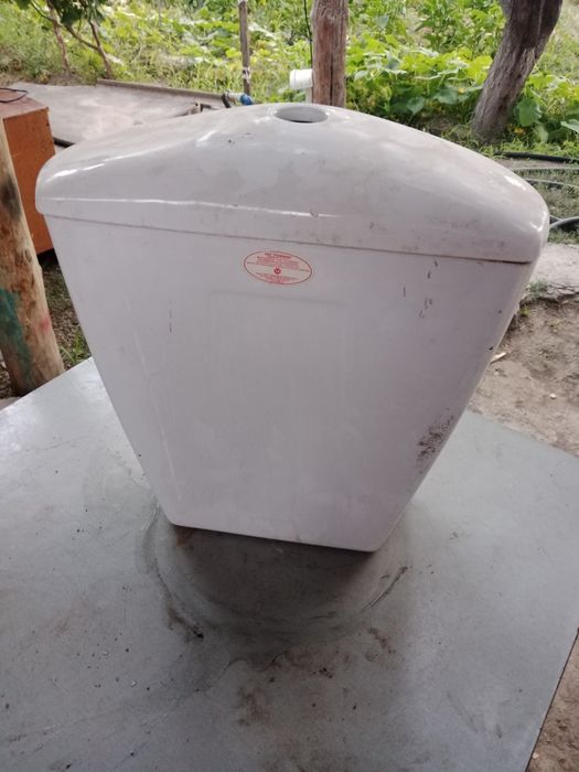 Продам бачок унитаза
