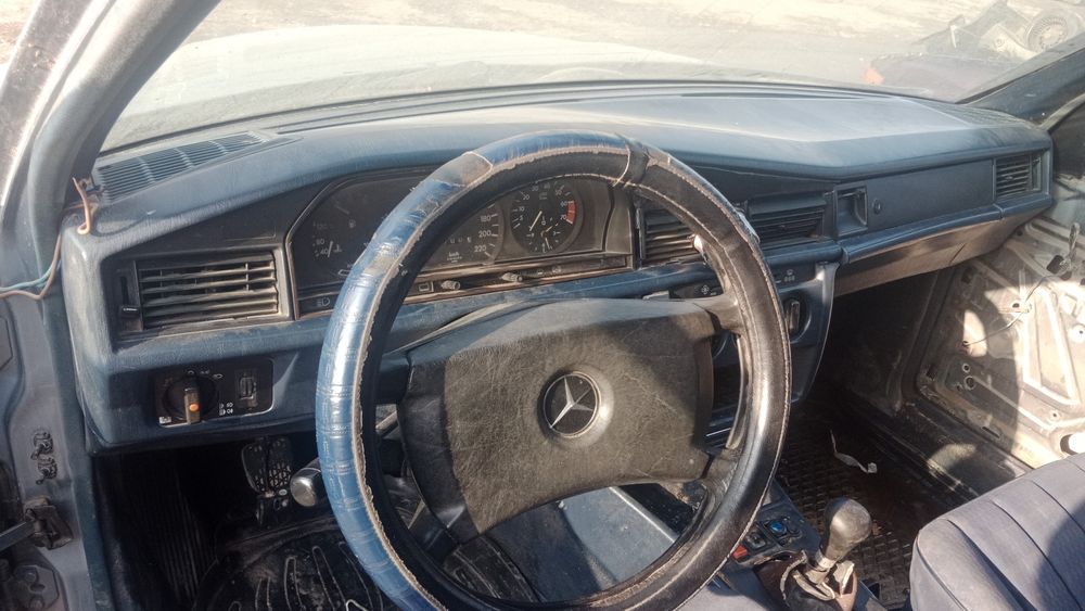 Мерседес 109запчас