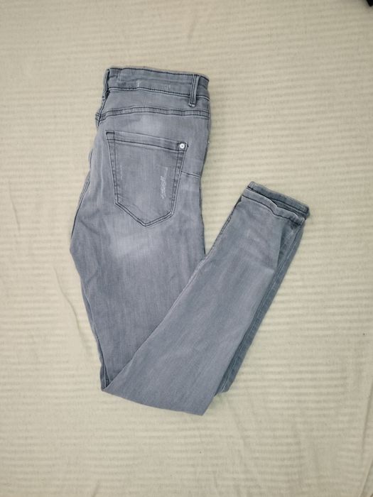 Сиви дънки на MANGO