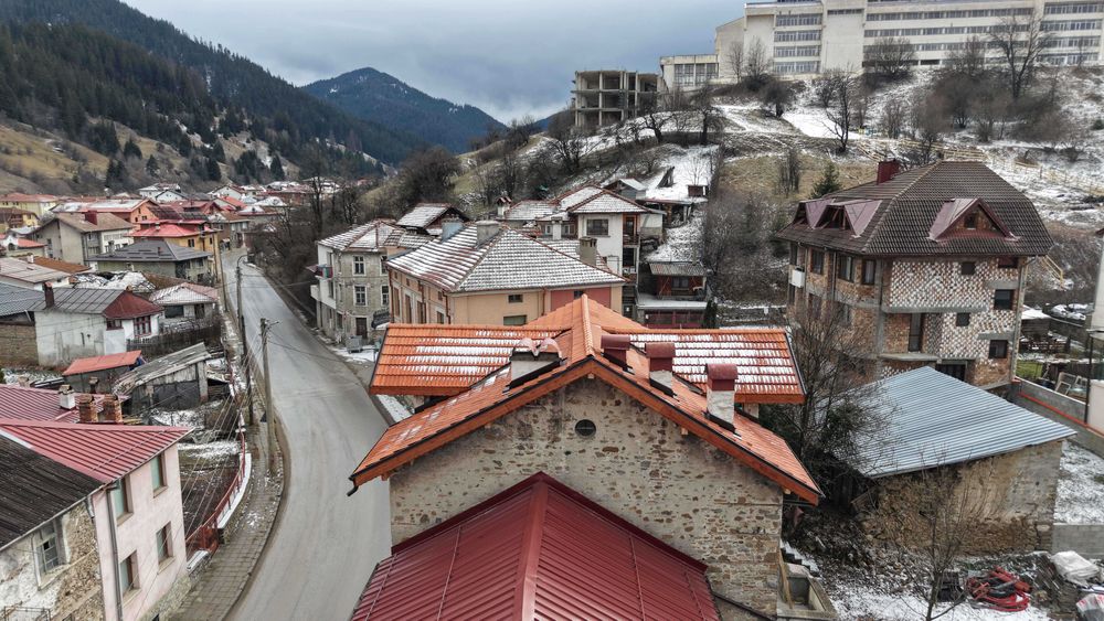 Къща с двор в Чепеларе (бартер за Апартамент в Пловдив)