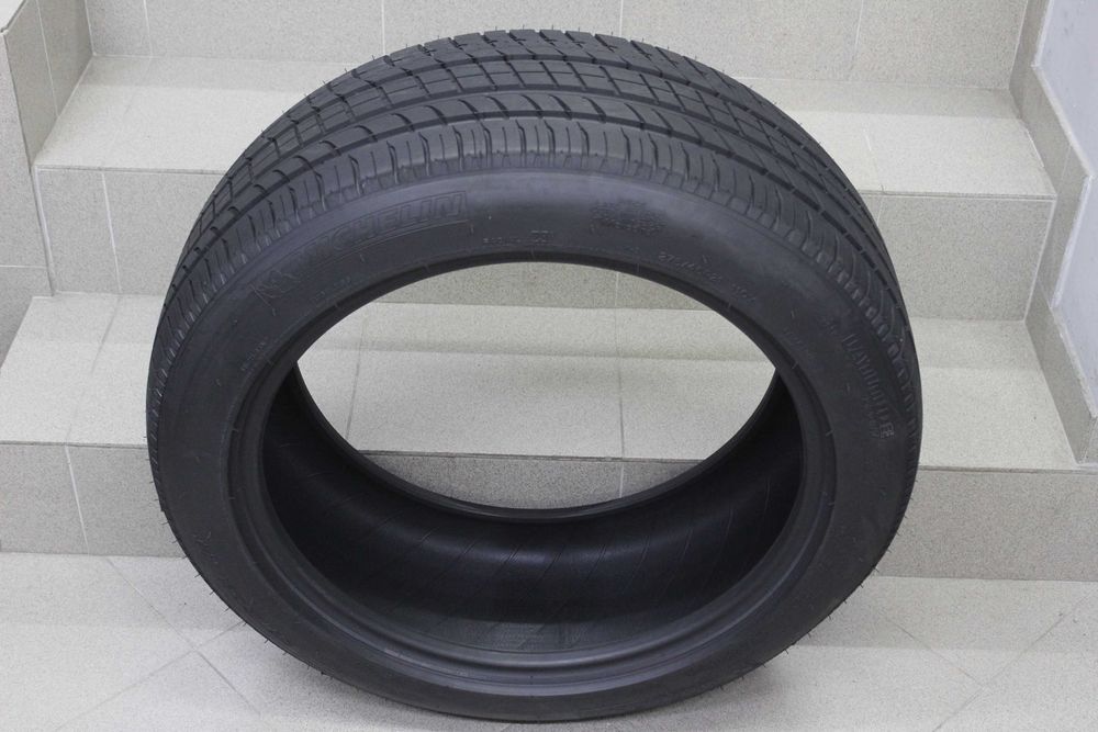 275/45-21 Michelin