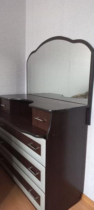 Продается спальный гарнитур