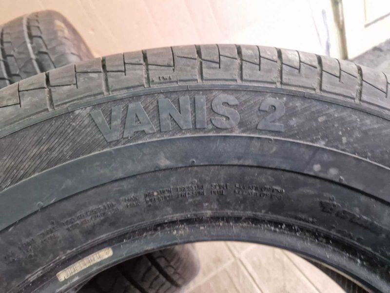 2 Barum R16C 215/75
летни бусови гуми DOT0618