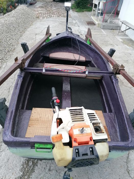 Vând barca cu motor +peridoc