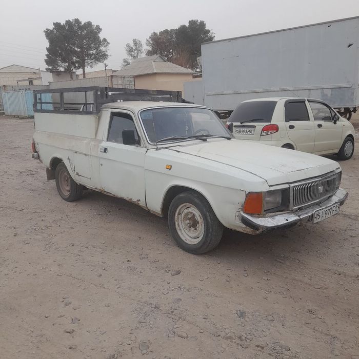 Gaz 3102 Sotiladi Metani bor ikki tonnagacha yuka oladi