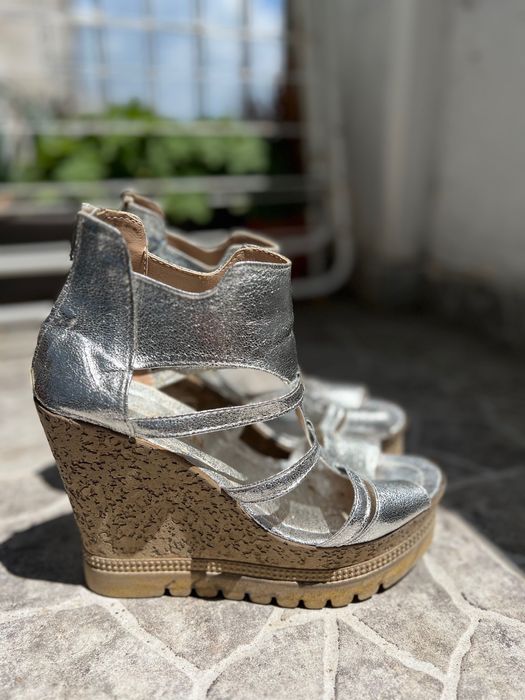 Сандали на платформа