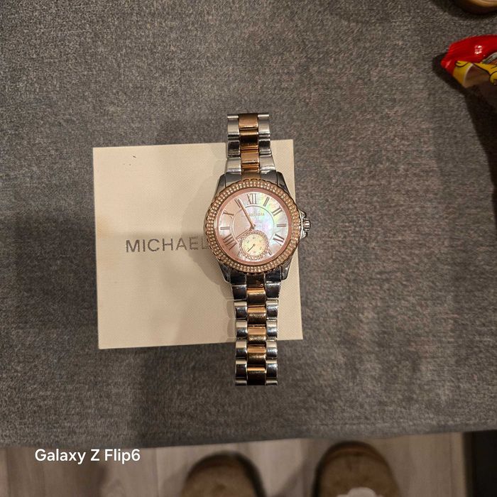 Часовник Michael Kors