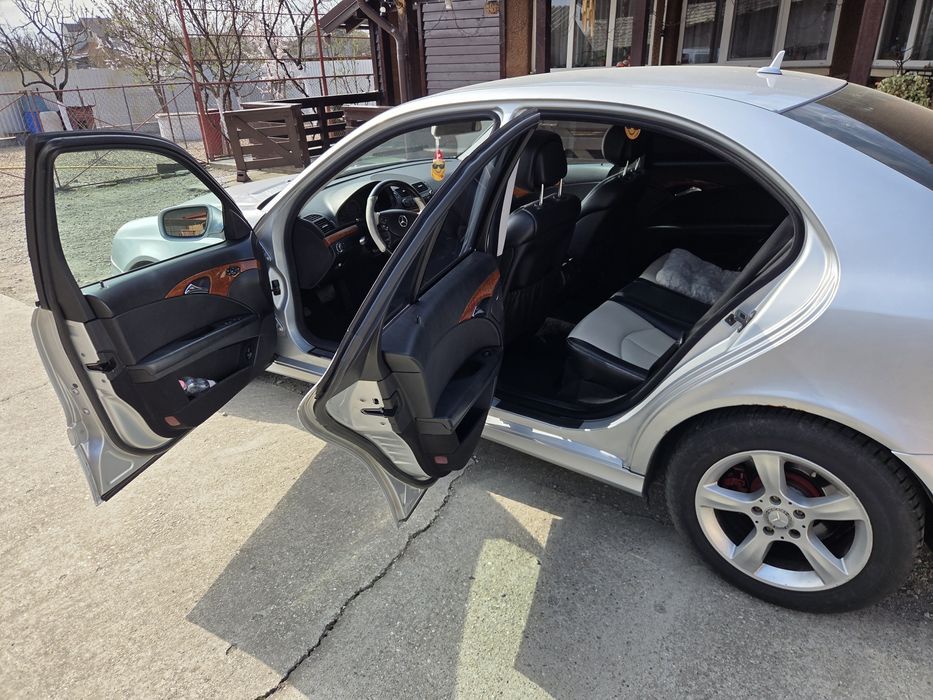 Vând Mercedes Benz 220