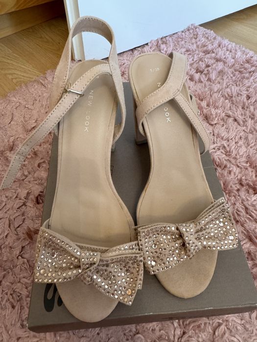 Sandale superbe Noi!