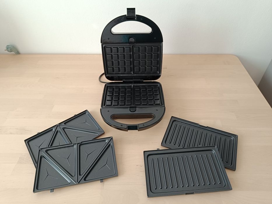 Sandwich maker cu 3 tipuri de plăci detașabile