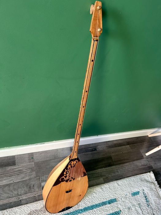 Домбыра сатылады , жақсы істеп тұр