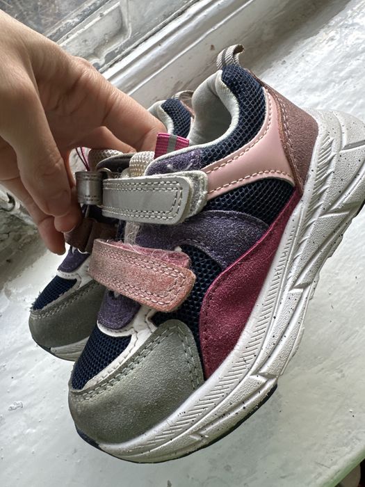 Кроссовки детские