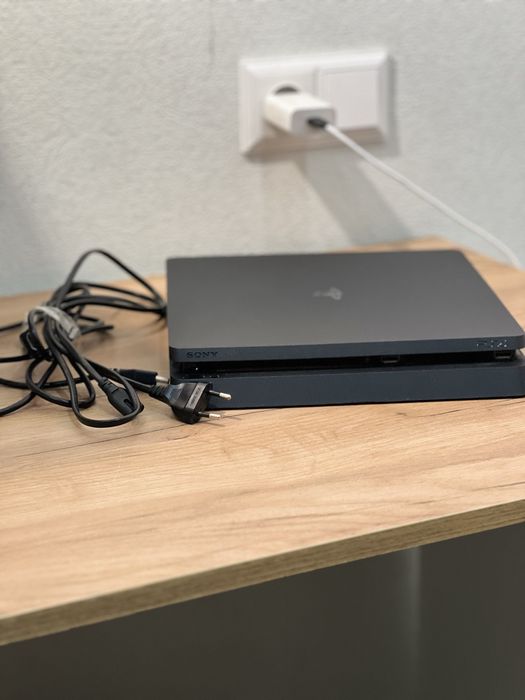 Продажа ps-4 slim срочна читать описаний