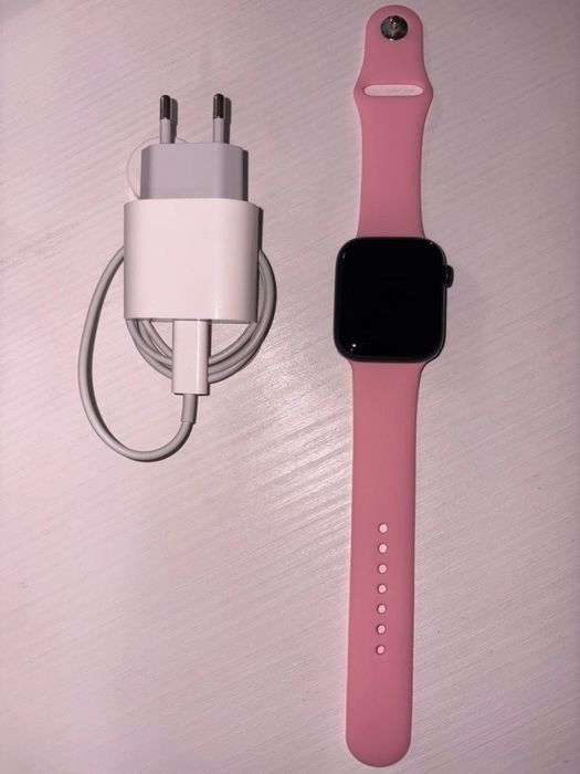 Продам Apple Watch SE
