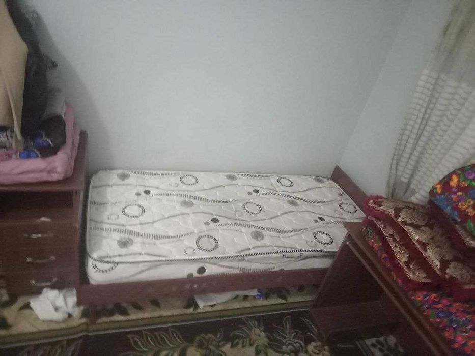 Кроват, угалок, гилам