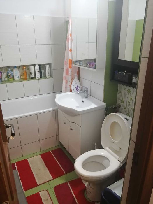 Vând sau schimb apart. 4 camere (centru Sv.)