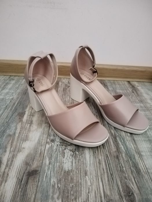 Нови сандали 39 номер