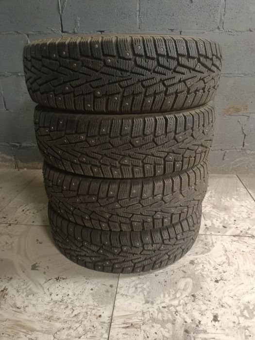 Зимние шины хорошем состоянии
