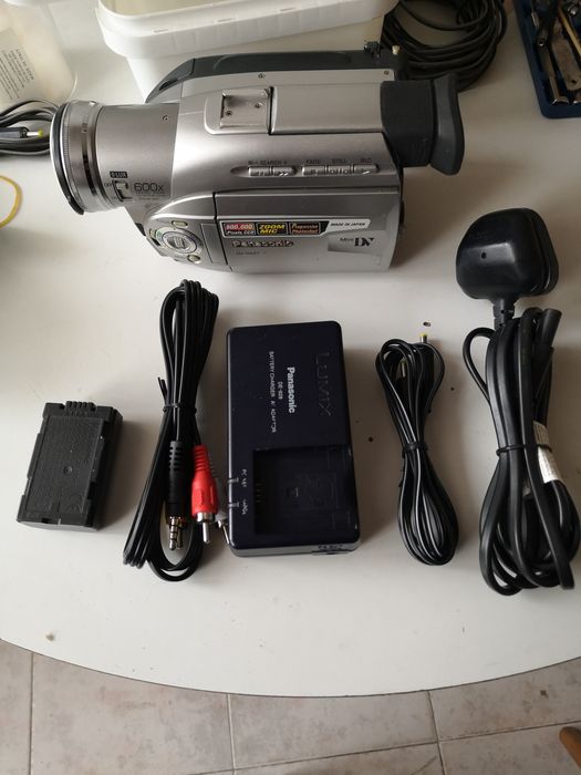 Видео камери Panasonic и JVC - MiniDV и VHS C